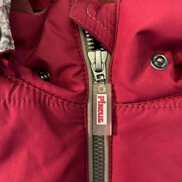 Women's Plum Puffer Vest with Faux Fur Trim - Picture 4 of 9